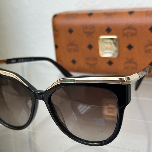 MCM Black & Gold Cat-Eye Sunglasses – Made in Italy – New Condition 🕶️ - Picture 5 of 14